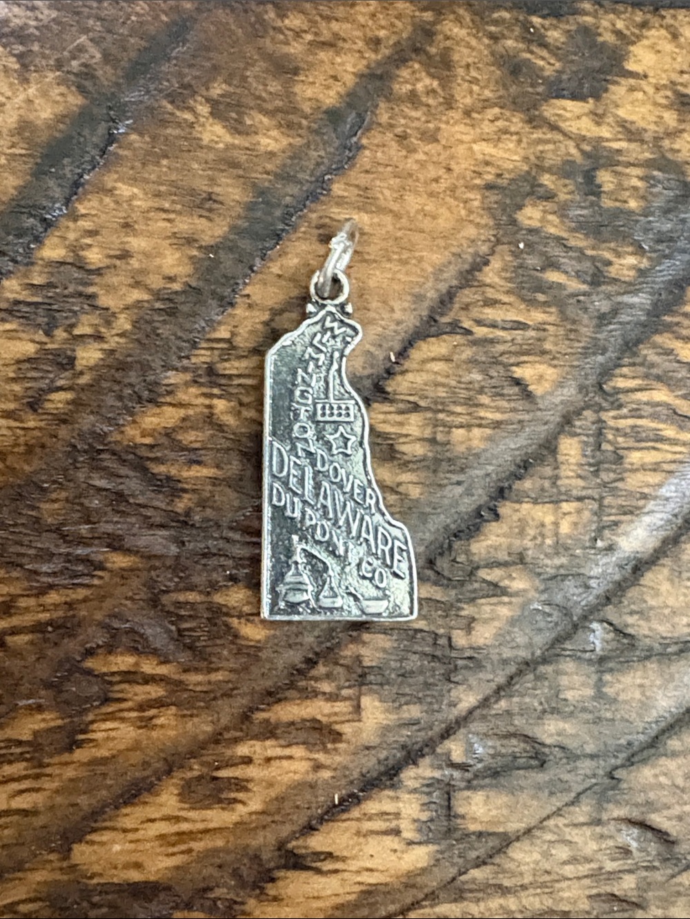 Delaware State Charm Pendant - Sterling Silver